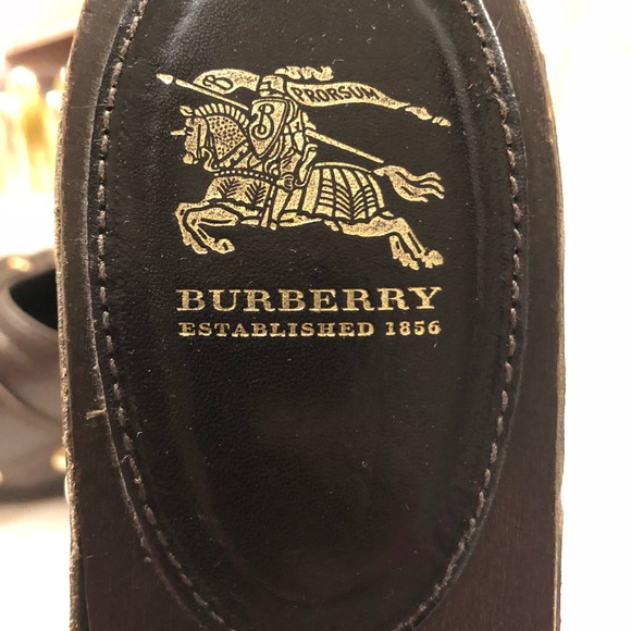 BURBERRY heels!๐๐ - Picture 4 of 8